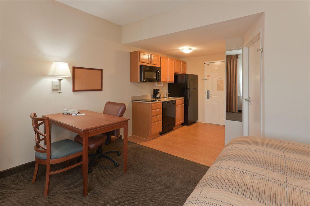 Candlewood Suites Pearl By Ihg Room photo