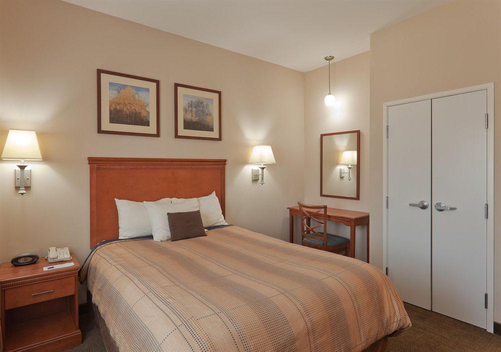 Candlewood Suites Pearl By Ihg Exterior photo